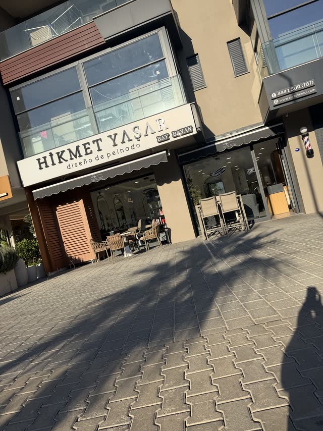 Hikmet Yaşar diseño de peinado salonunun Güzelbahçe Yelki'deki dış cephesi